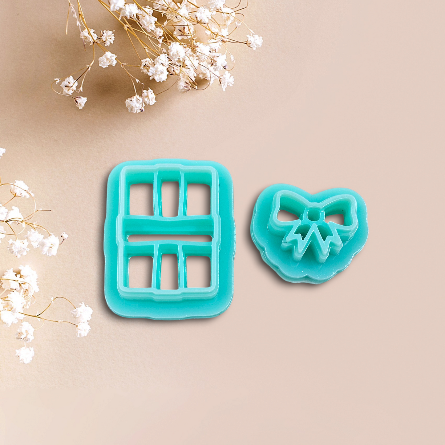 Present with Bow Clay Cutter - Sharp - Physical Product
